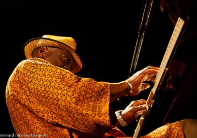 Abdoulaye Diabaté, Chant d&rsquo;Afrique, Éternel comme le Baobab (Par Fodé Sylla), Information Afrique Kirinapost