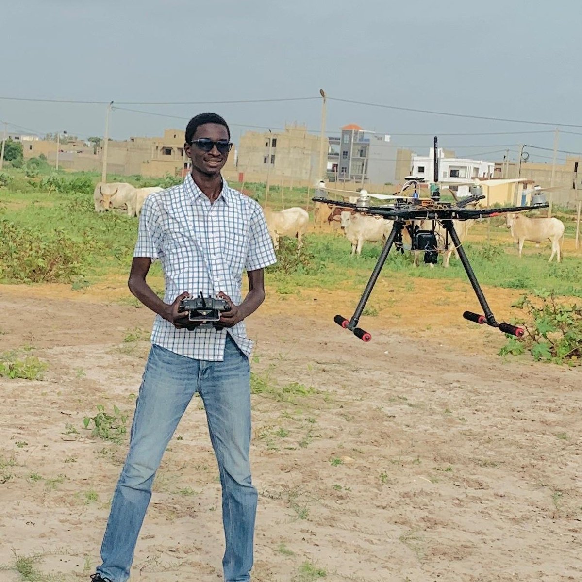 Aux décideurs étatiques du Sénégal : Faire de ce jeune inventeur le leader de l’industrie des drones de la sous-région, Information Afrique Kirinapost