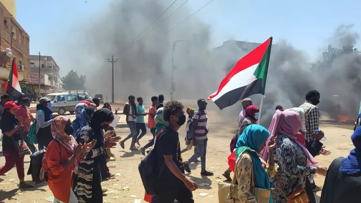 Au Soudan, « deux projets qui n’ont rien à voir avec la démocratie », Information Afrique Kirinapost