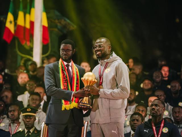 Il est beau le champion !, Information Afrique Kirinapost