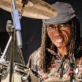 Sly Dunbar, le roi du rythme qui a contribué à redéfinir le son du reggae, a posé ses cymbales, Information Afrique Kirinapost