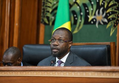 L’ALCHIMIE DU POUVOIR : QUAND LE PERCHOIR ÉPOUSE LA PRIMATURE SUR UNE LIGNE DE CRÊTE, Information Afrique Kirinapost