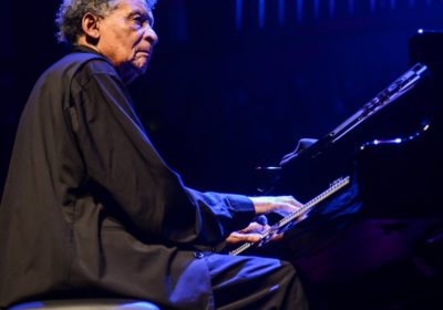Déces de Abdullah Ibrahim, figure emblématique du jazz et soutien inconditionnel de la lutte anti-apartheid, Information Afrique Kirinapost
