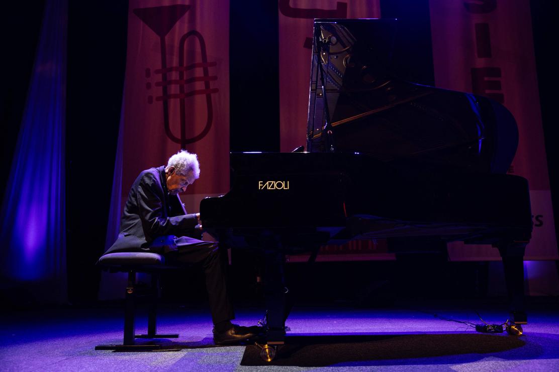 Déces de Abdullah Ibrahim, figure emblématique du jazz et soutien inconditionnel de la lutte anti-apartheid, Information Afrique Kirinapost