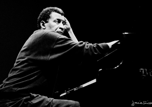 Déces de Abdullah Ibrahim, figure emblématique du jazz et soutien inconditionnel de la lutte anti-apartheid, Information Afrique Kirinapost