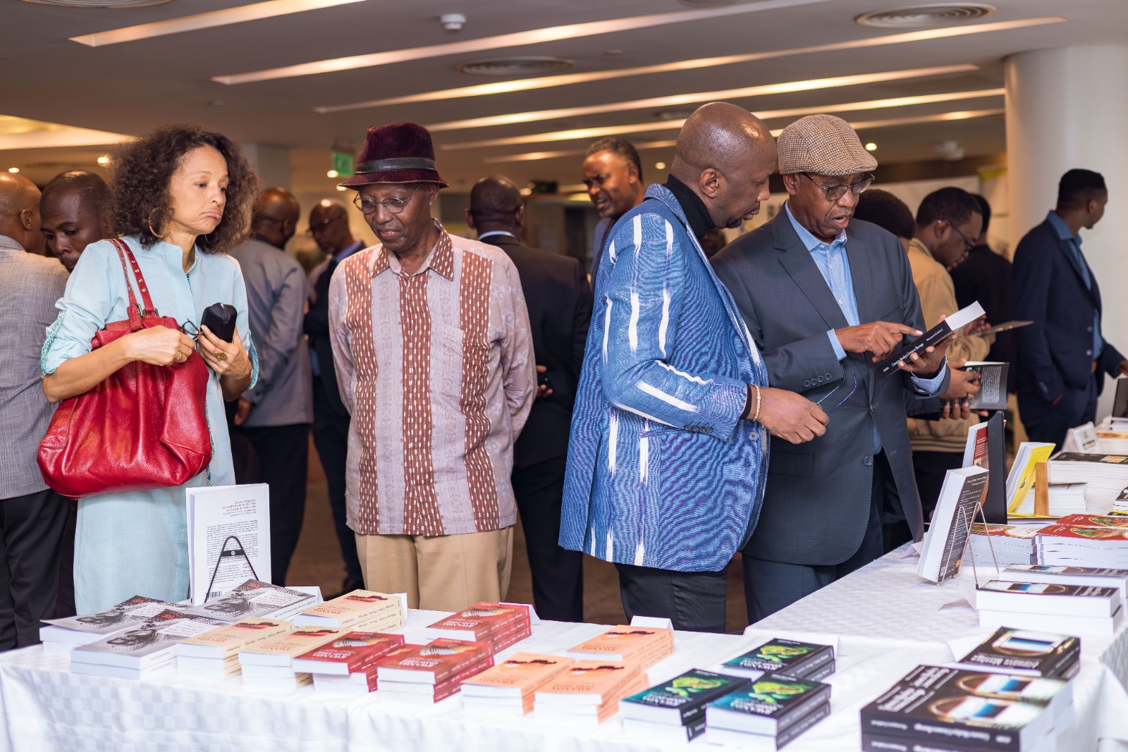 «L’Oeuvre Considérable » de Boubacar Boris Diop honorée par Bridgevision, Information Afrique Kirinapost