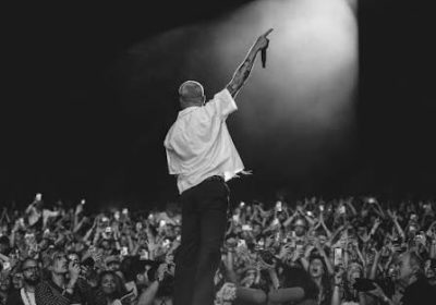 Exclu d’une tournée pour avoir scandé « Free Palestine », Macklemore fait dons de ses gains,1 million de dollars, à des associations liées à la cause palestinienne, Information Afrique Kirinapost