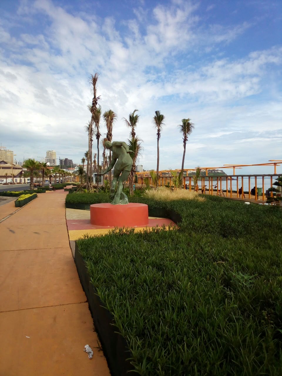 Pour une reétrocession à la ville de Dakar de la gestion et de l’entretien des espaces publics amenagés sur la Corniche Ouest , Information Afrique Kirinapost